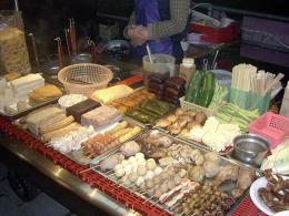 台湾式　バーベキューの夕食と士林の夜店見学